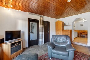 Télévision, lecteur de DVD, chaîne hi-fi