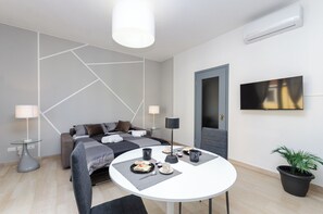 Appartement, balcon, vue ville | Coin séjour