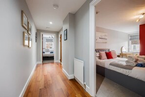 2 slaapkamers, een strijkplank/strijkijzer, wifi, beddengoed