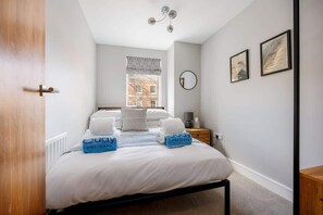 2 chambres, fer et planche à repasser, Wi-Fi, draps fournis