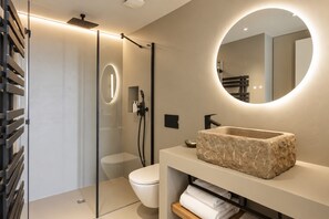 Unclassified image, 4 of 31, button - Sweett | Diagonal Sagrada 5 (Barcelona)