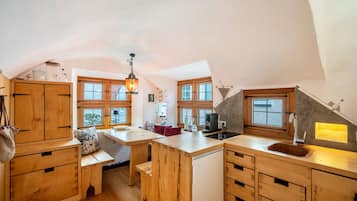 Réfrigérateur, plaque de cuisson, lave-vaisselle, cafetiÚre/bouilloire