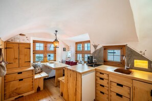 Fridge, stovetop, dishwasher, coffee/tea maker