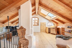 TV - Apartment 'Lederergasse' with Private Terrace and Wi-Fi (Grafing bei München)