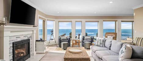 TV connectée, cheminée, jeux vidéo, baby-foot