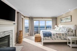 5 bedrooms, desk, iron/ironing board, free WiFi