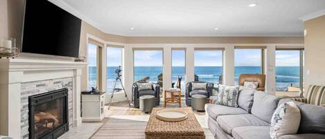 Smart TV, chimenea, videojuegos y futbolito