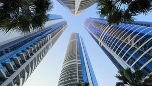 A view of tall, modern skyscrapers with a clear sky. - Glamorous 2BR in Damac Paramount Tower (Dubai)