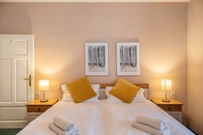 1 bedroom, free WiFi, bed sheets - Room 'Doppelzimmer 3' with Mountain View and Wi-Fi (Seefeld in Tirol)