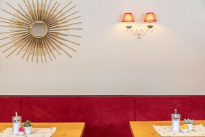 Dining - Room 11 double room with mountain view, balcony and Wi-Fi (Seefeld in Tirol)