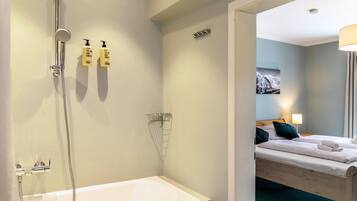 Shower, hair dryer, towels
