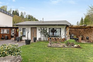 Exterior - Holiday Home 'Rosenberg' with Mountain View, Private Terrace and Wi-Fi (Katzhütte)