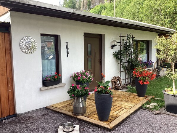 Exterior detail - Holiday Home 'Rosenberg' with Mountain View, Private Terrace and Wi-Fi (Katzhütte)