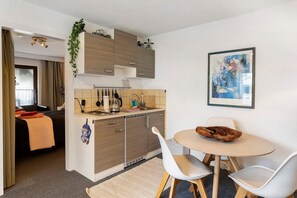 Dining - Holiday Home 'Rosenberg' with Mountain View, Private Terrace and Wi-Fi (Katzhütte)