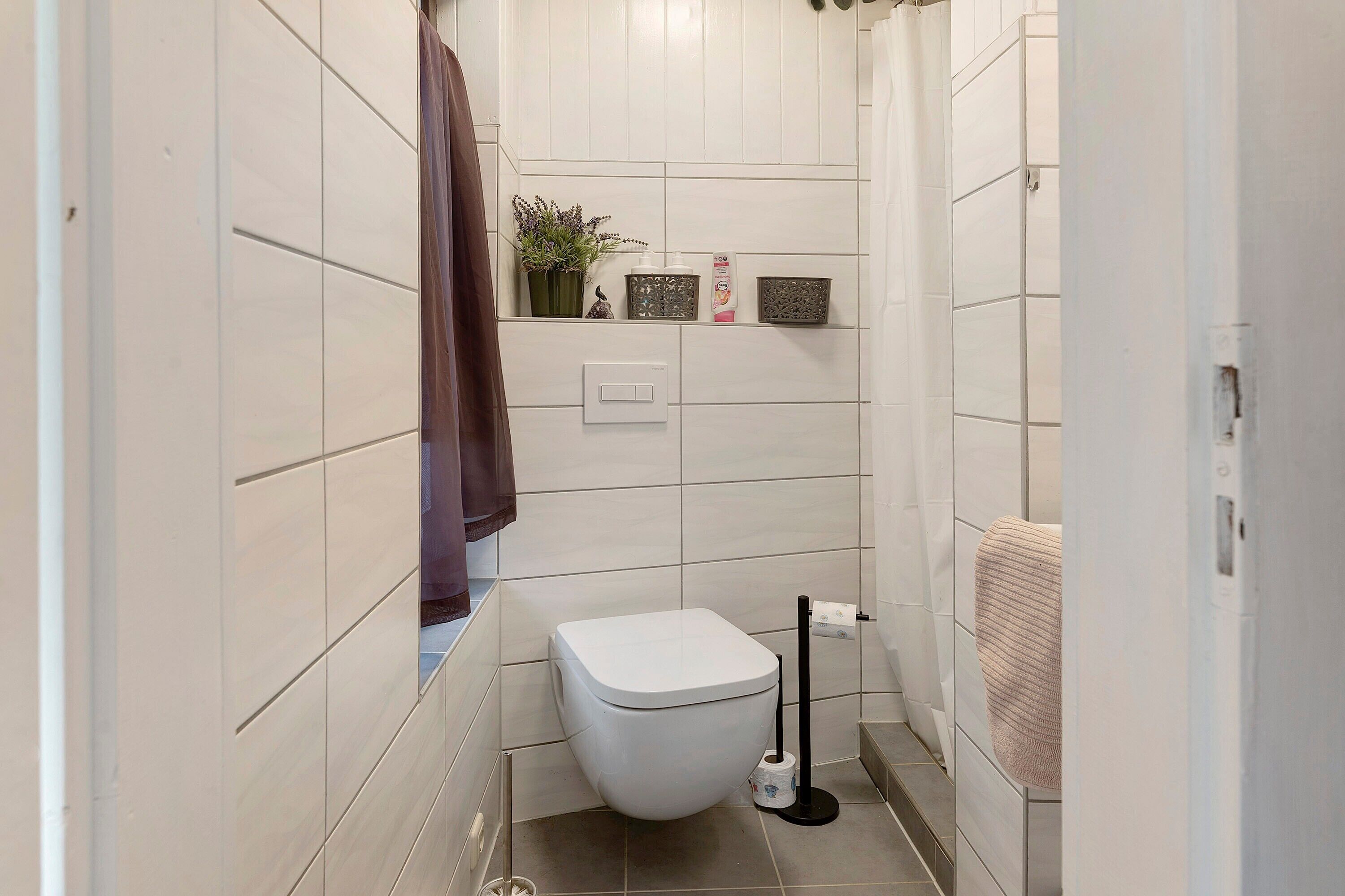 Shower, towels