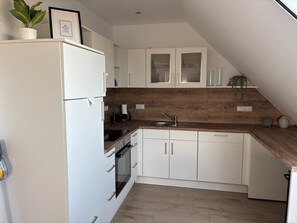 Kühlschrank, Ofen, Herdplatte, Geschirrspüler