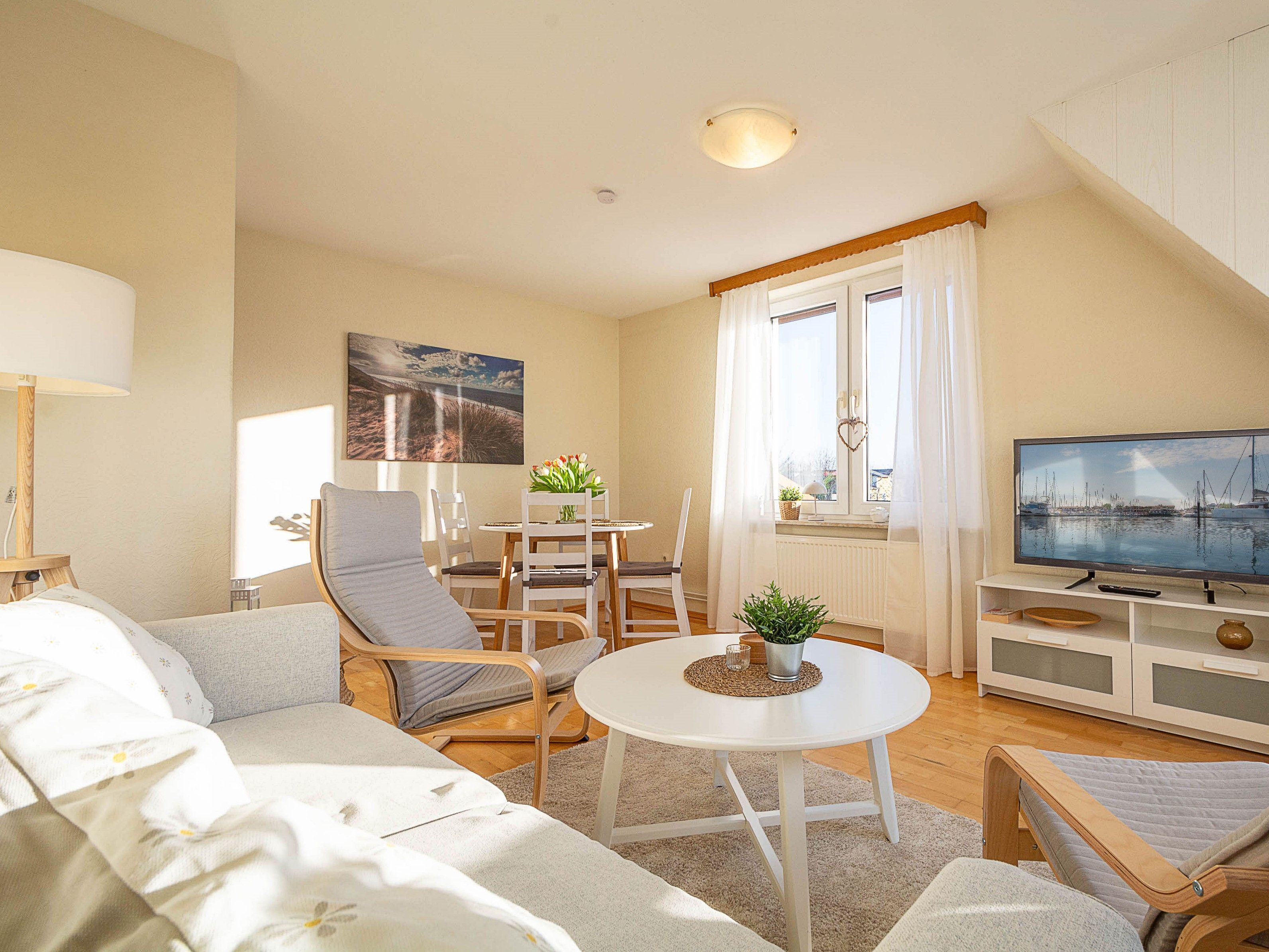 Der helle freundliche Wohnraum