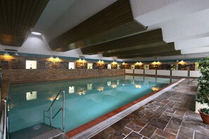 Piscina coperta, una piscina riscaldata