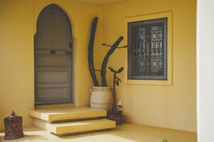 Caja de seguridad en la habitación, cortinas blackout y wifi gratis 