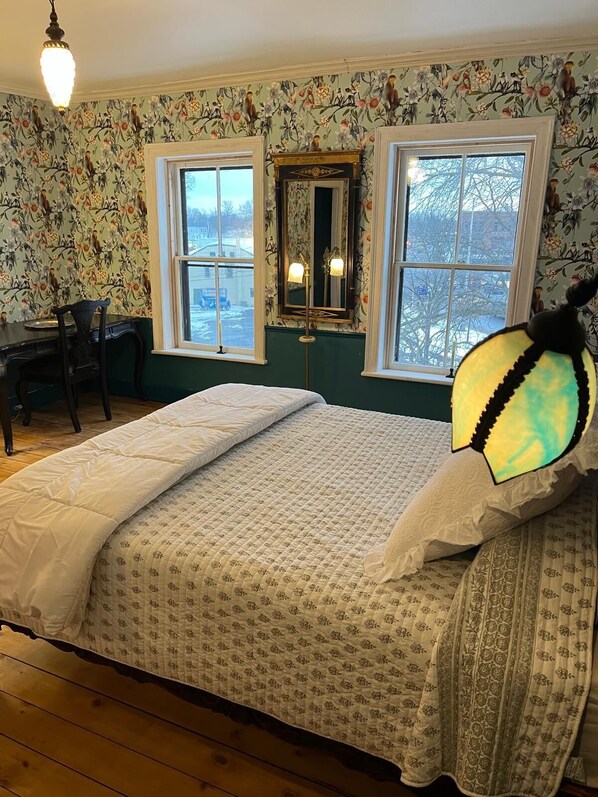 4 bedrooms, desk, iron/ironing board, free WiFi