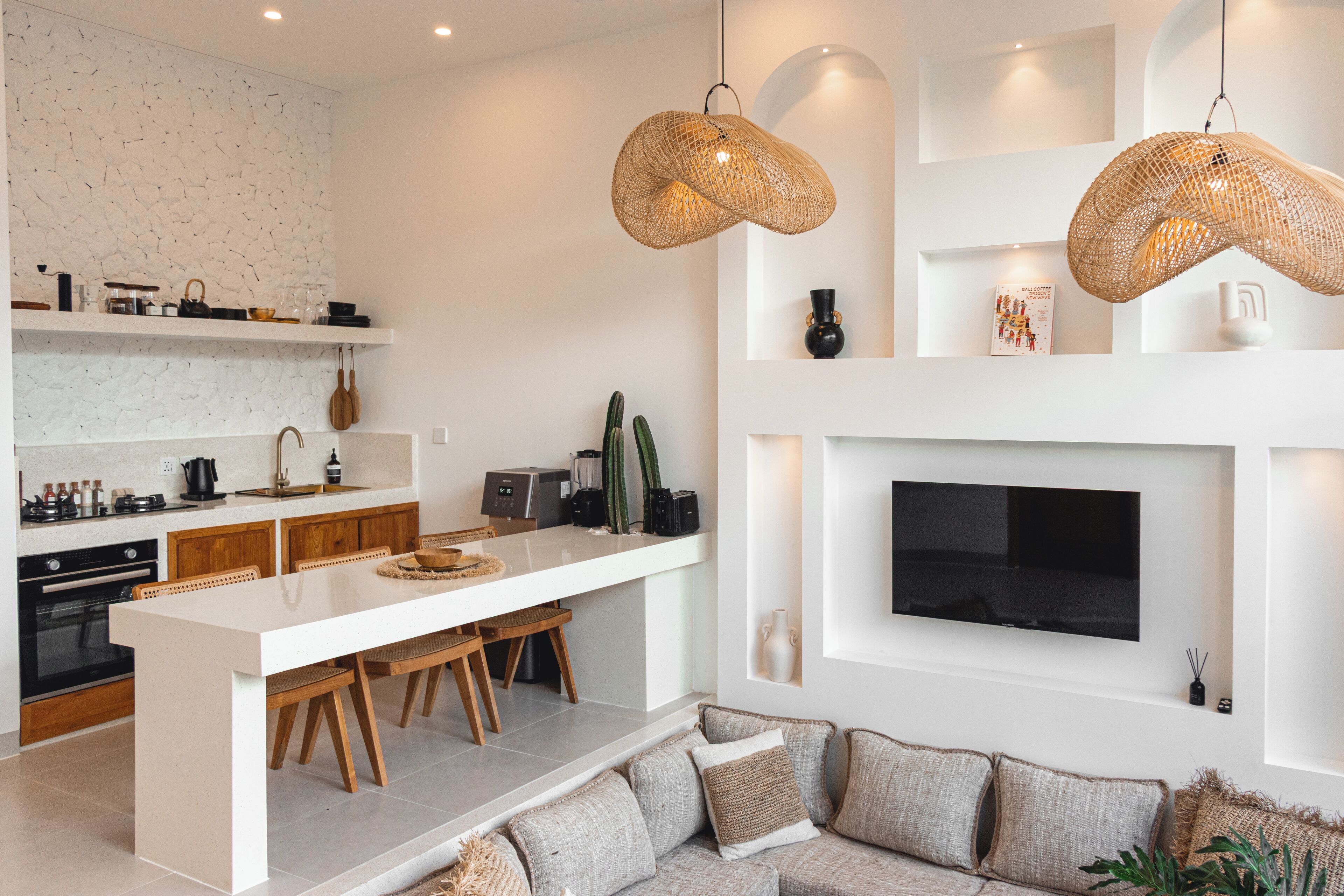 Køleskab, ovn, kogeplade, kaffe-/temaskine