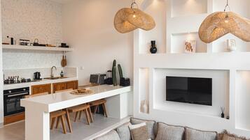 Køleskab, ovn, kogeplade, kaffe-/temaskine