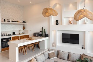 Fridge, oven, stovetop, coffee/tea maker - the macan Canggu (Canggu)