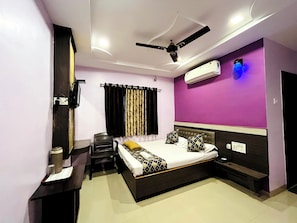 Soundproofing, free WiFi - sai balaji residency (Rahata)