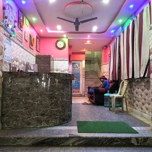 Quầy tiếp tân