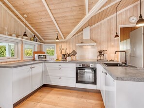 Fridge, microwave, dishwasher, cookware/dishes/utensils