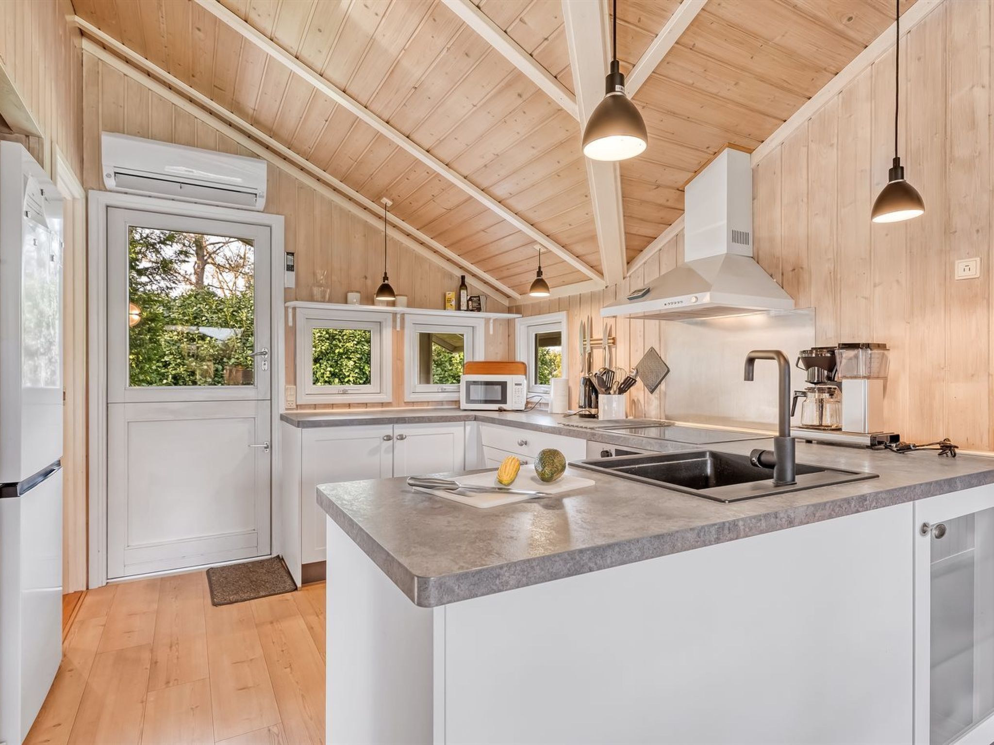 Fridge, microwave, dishwasher, cookware/dishes/utensils