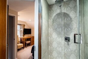 淋浴设施、吹风机