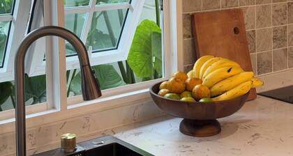 10 mins from airport / 3-BR house 6 people Group stay