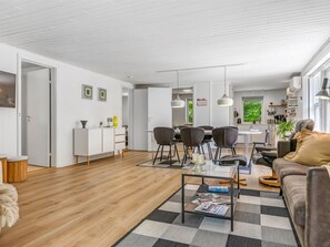 Tv och eldstad