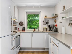 Jääkaappi, mikroaaltouuni, astianpesukone