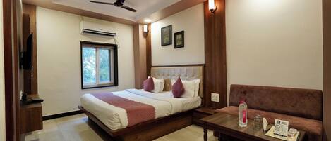 Deluxe Double Room | Free WiFi, bed sheets