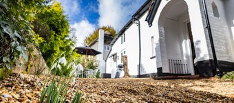 Yew Tree Cottage - detached cob cottage in the heart of Nomansland.