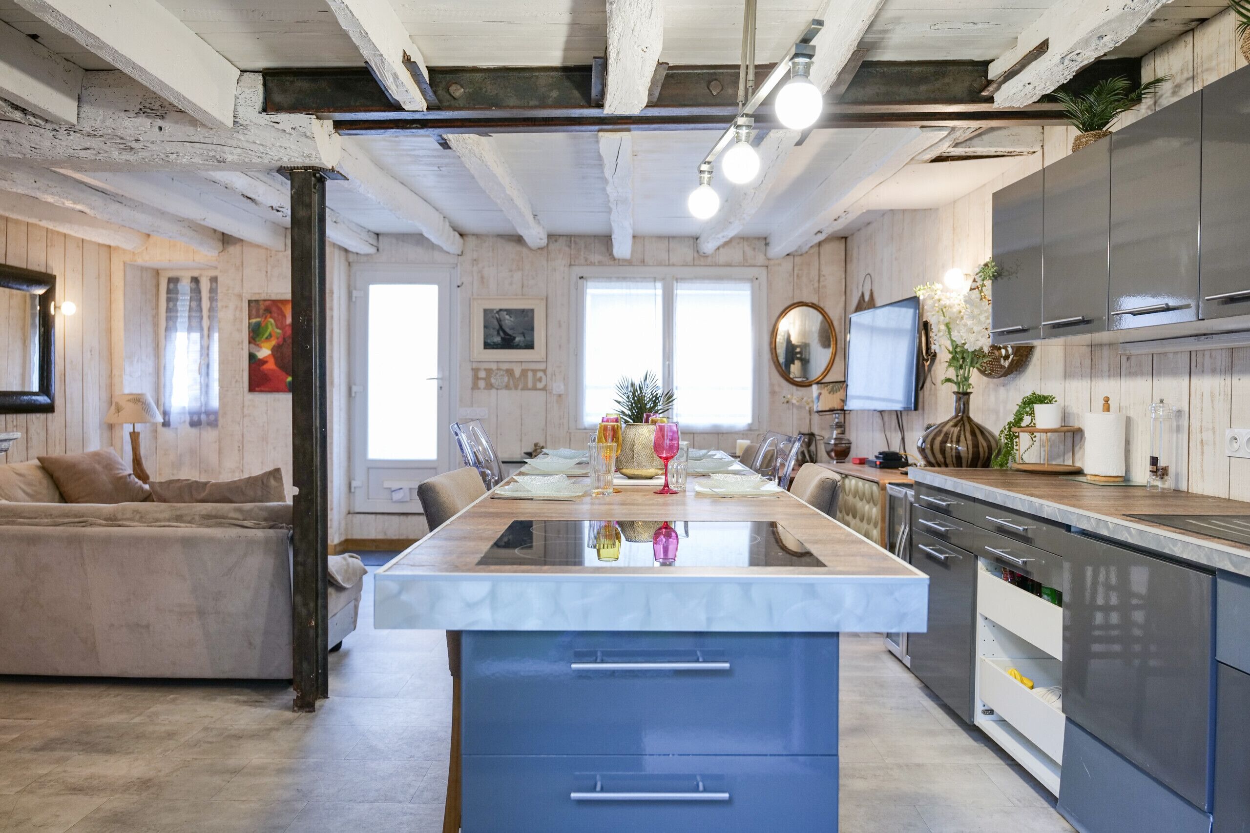 Kjøleskap, mikrobølgeovn, ovn og oppvaskmaskin