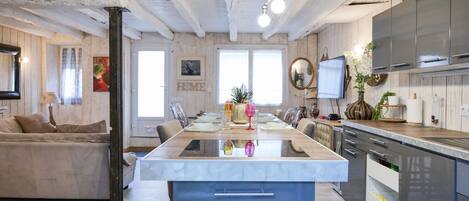 Kjøleskap, mikrobølgeovn, ovn og oppvaskmaskin