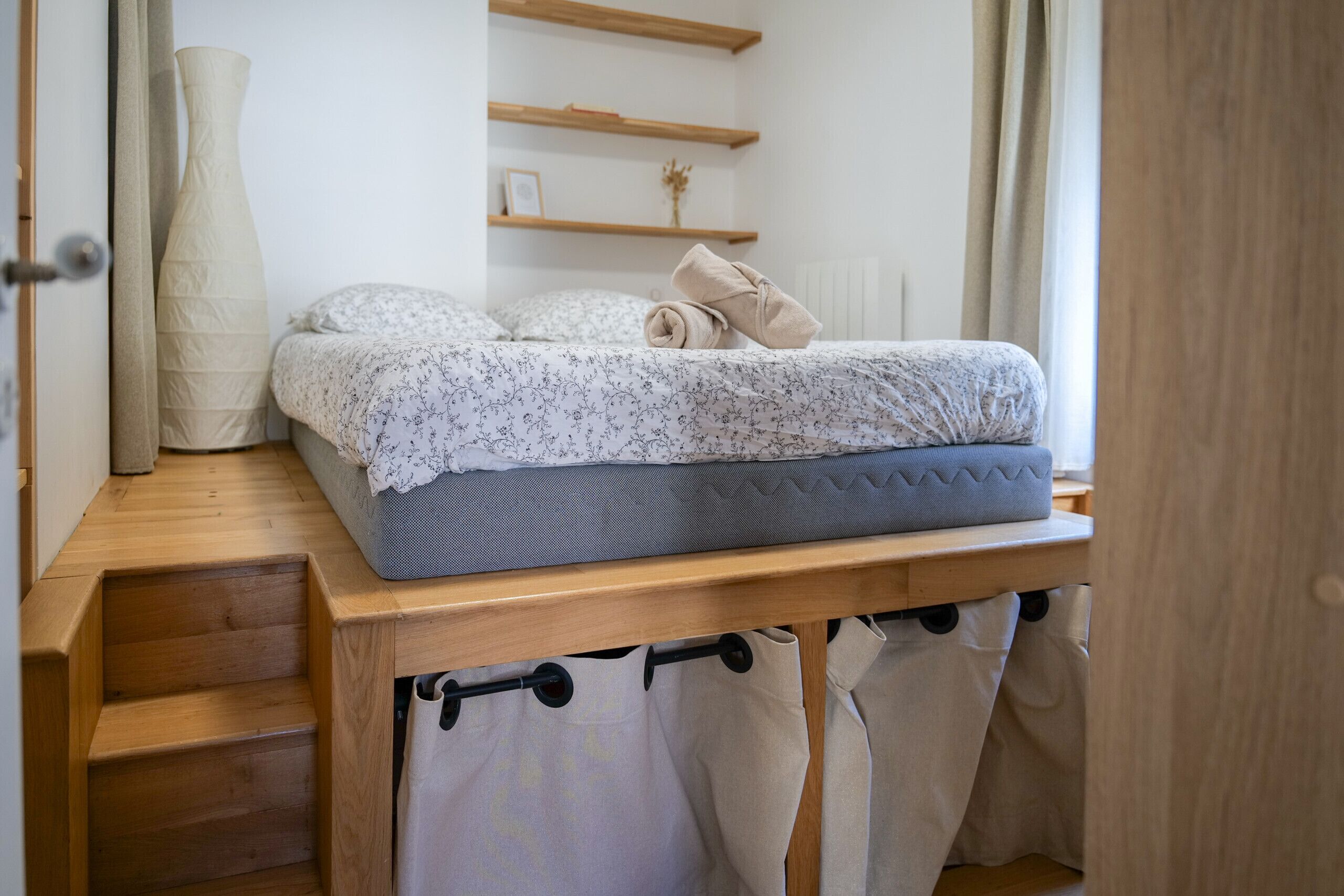 WiFi (free), bed sheets
