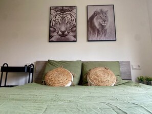 House | 2 bedrooms, individually furnished, bed sheets - Atmospheric Chalet Near the Wadden Sea (Tzummarum)