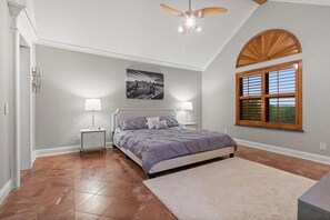 4 Schlafzimmer, Bügeleisen/Bügelbrett, WLAN, Bettwäsche