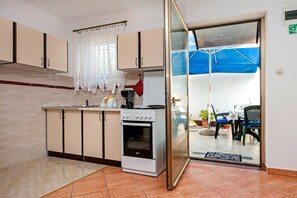 Fridge, microwave, stovetop, coffee/tea maker