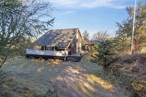 Exterior - Charming summer house near Blokhus town and beach (Blokhus)