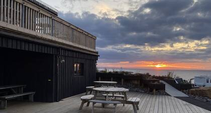 The Corner House - a house that sleeps 10 guests in 4 bedrooms