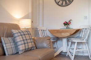 Interior - Cosy Garden Cottage | Fleming Place (St Andrews)