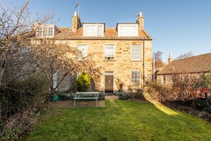 Exterior - Cosy Garden Cottage | Fleming Place (St Andrews)
