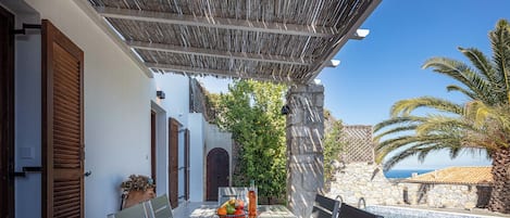 屋外ダイニングエリア