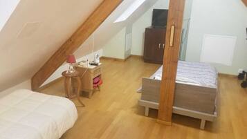 1 chambre, fer et planche Ă repasser, Wi-Fi, draps fournis