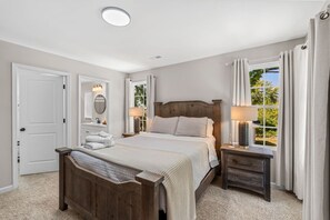 3 bedrooms, desk, iron/ironing board, free WiFi - New Build! Close to HPU & Furniture Market (High Point)